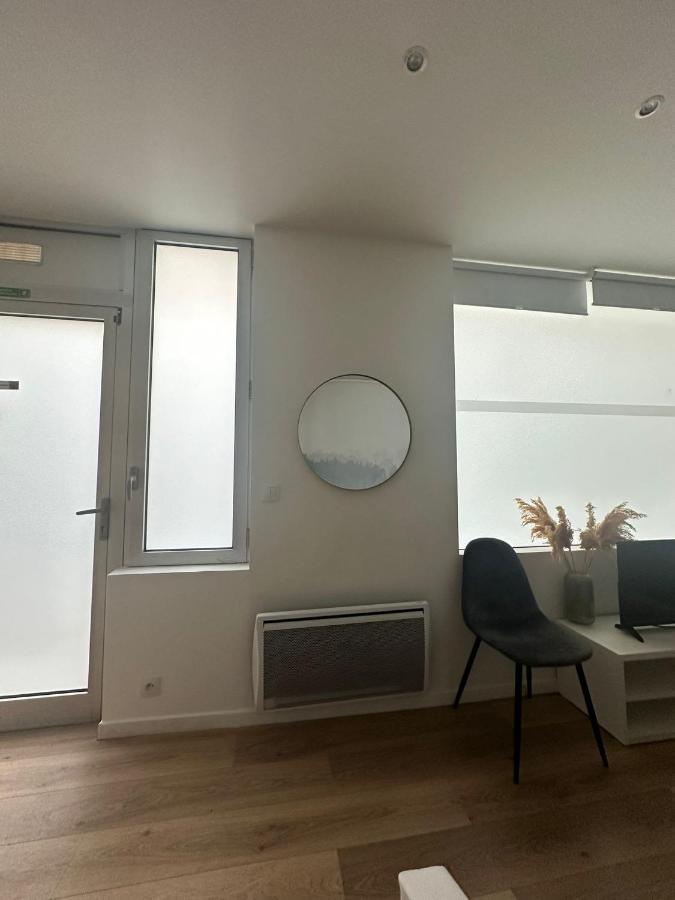 Modern And Warm Fully Renovated Split Level Apart Steps Away From The Grands Boulevard Appartement Parijs Buitenkant foto