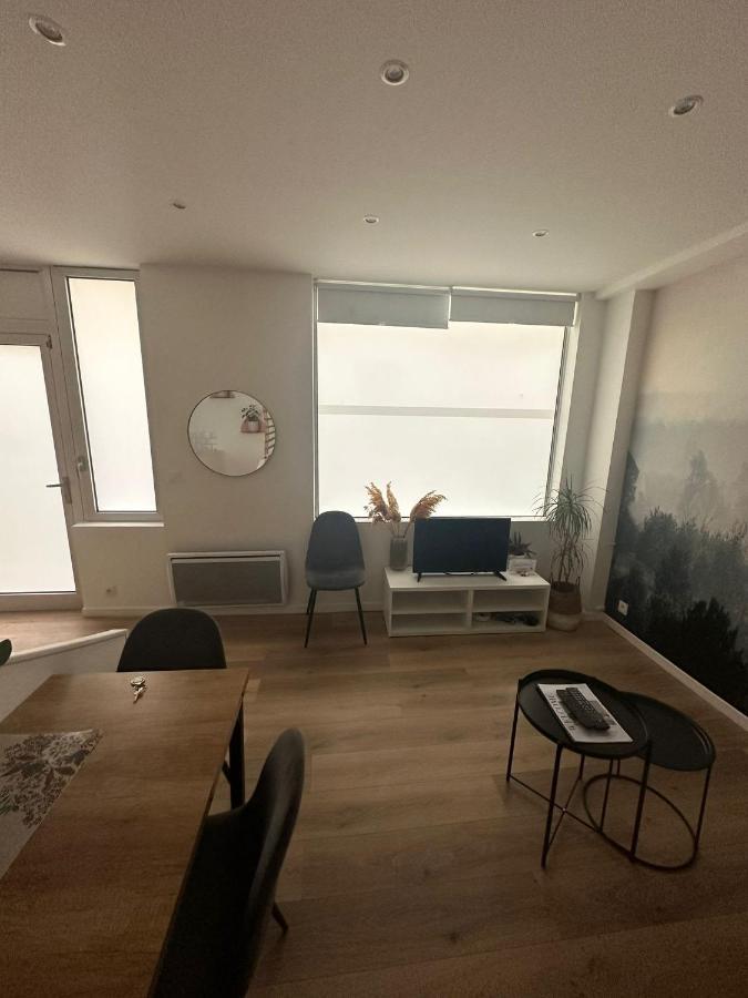 Modern And Warm Fully Renovated Split Level Apart Steps Away From The Grands Boulevard Appartement Parijs Buitenkant foto